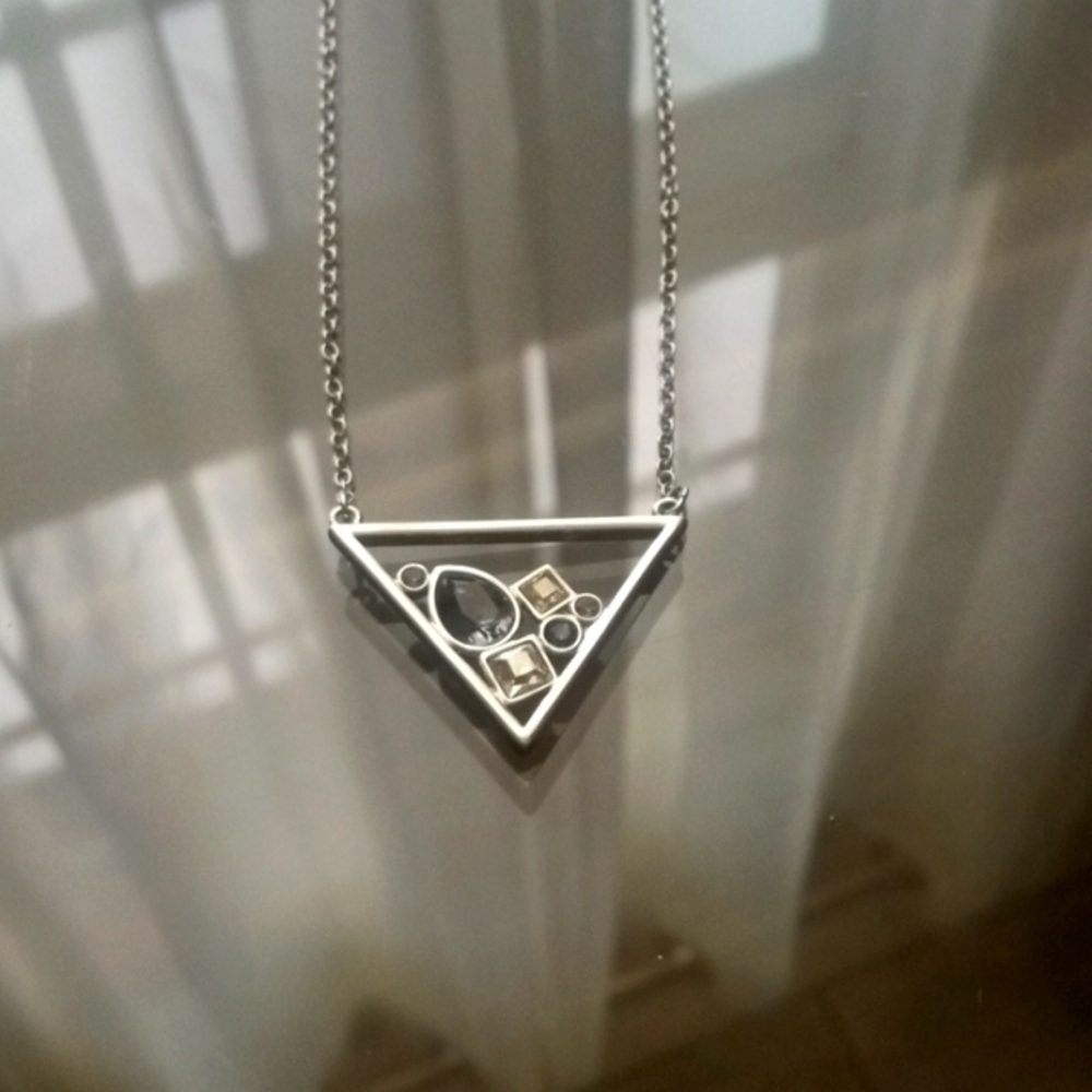 TOUCHSTONE NECKLACE NEW